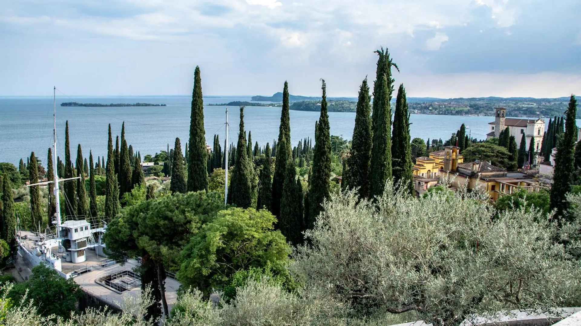Daire Alice House Terrace & Lake View - Happy Rentals Gardone Riviera
